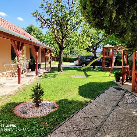 Apartman Aniko Vendeghaz ฮอร์กานี ภายนอก รูปภาพ